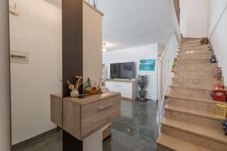 Casa a schiera  Calle juan de la cierva 12. Se vende bonita casa adosada y una amplia cochera con espacio ha