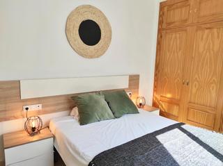 Location Appartement  Calle lachar 2. Se vende acogedor y moderno piso exterior  con ascensor y cocher