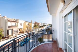 Chalet à Avenida de la hiedra 19. Se vende chalet independiente en zona loma verde_albolote_granad