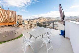 Dachwohnung  Carretera de loja 3. Se vende espectacular atico con terraza y maravillosas vistas en