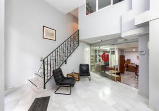 Locale commerciale in Calle Nazaríes 4