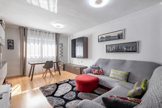 Pis  Calle arquimedes 4. Se vende piso semi-reformado con terraza en el cerrillo de marac