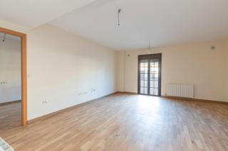 Pis  Calle garcía lorca 35. Se vende magnifico piso con terraza y garaje a estrenar en la zu