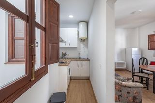 Etagenwohnung in Calle escutia 25. Se vende piso exterior reformado y amueblado  en realejo_granada