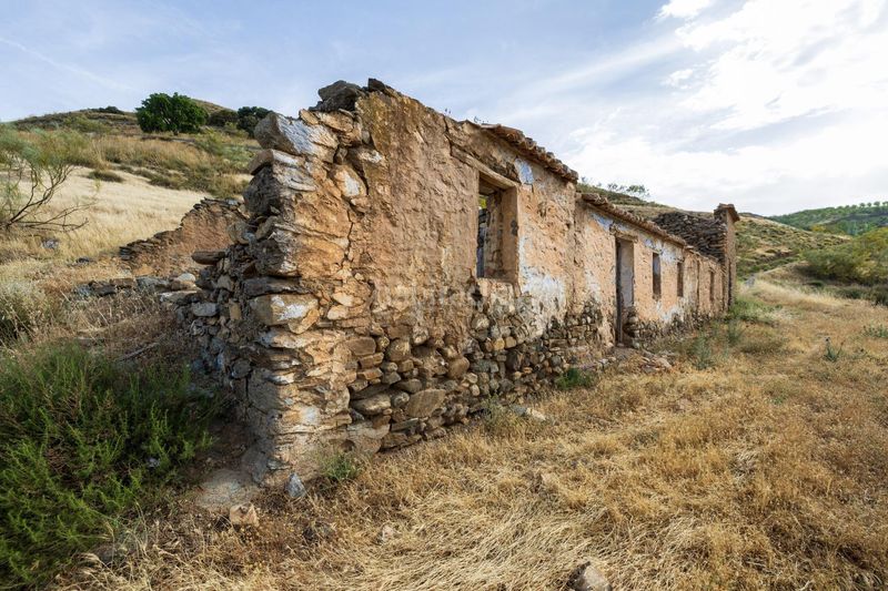 Foto e376a00b-97e6-4adc-826c-f22b4b1a1fb6. Finca rústica a calle emilio aragon 12 a Monachil pueblo Monachil