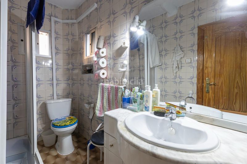 Foto 03fdb9f5-dd8e-44b3-b26c-229497c93177. Piso en calle santa adela 3 se vende piso en el barrio zaidin en Granada