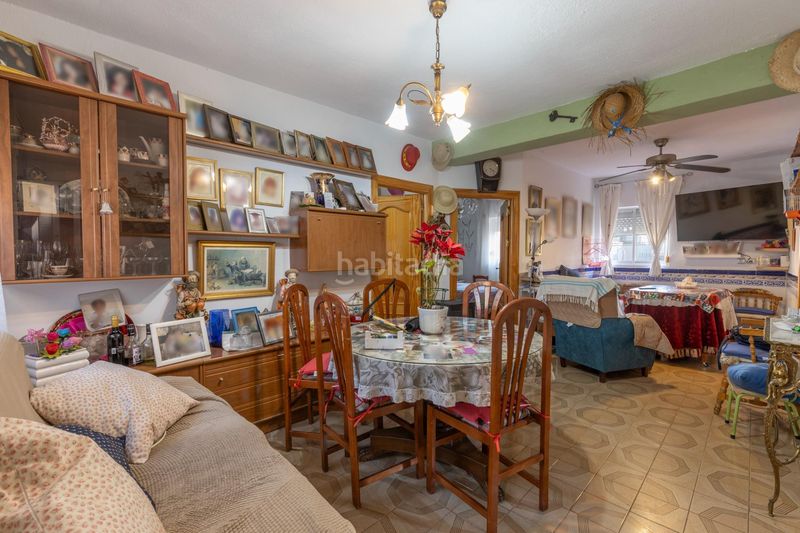 Foto 0909b85c-6002-47ec-8a55-06af519859c8. Piso en calle santa adela 3 se vende piso en el barrio zaidin en Granada