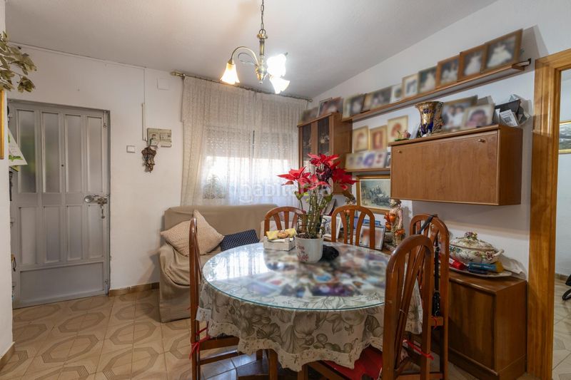 Foto 0e985b44-260a-4efa-b960-4be78f90448e. Piso en calle santa adela 3 se vende piso en el barrio zaidin en Granada
