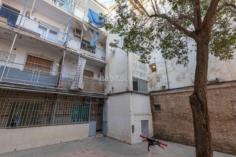 Foto 277fbc58-eefc-4ea2-b213-20b20e99e0fc. Piso en calle santa adela 3 se vende piso en el barrio zaidin en Granada