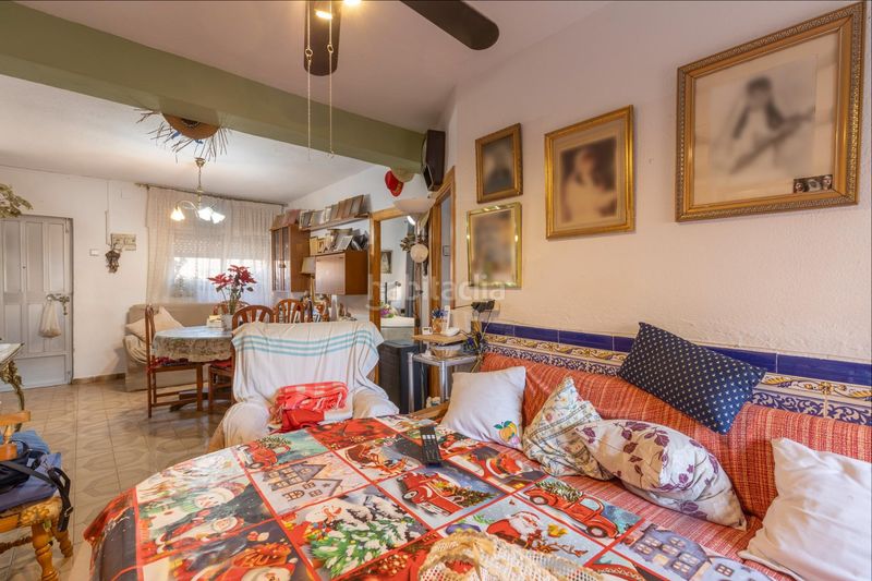 Foto 54b32eb8-3565-44ed-b2e9-fb39c16b210c. Piso en calle santa adela 3 se vende piso en el barrio zaidin en Granada