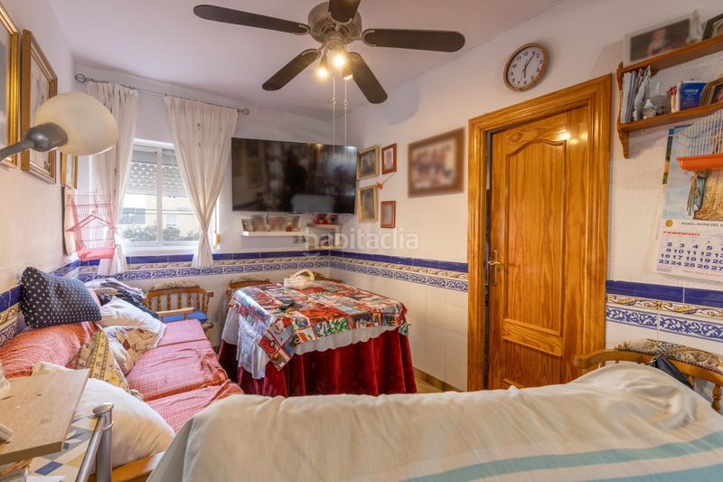 Foto 5fdfe044-3474-430f-a2ad-06b6a8339bcc. Piso en calle santa adela 3 se vende piso en el barrio zaidin en Granada
