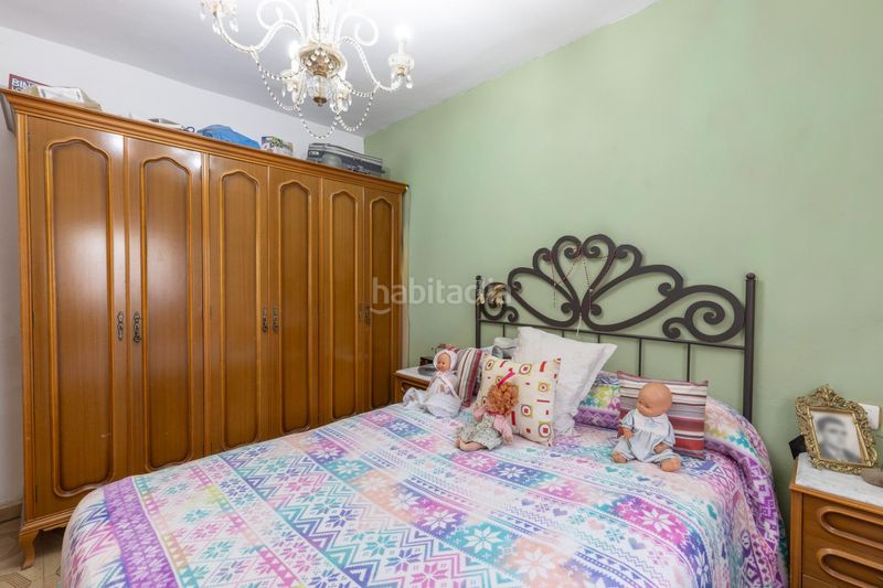 Foto a1cbd2aa-0b91-4296-9941-8378d33989f2. Piso en calle santa adela 3 se vende piso en el barrio zaidin en Granada