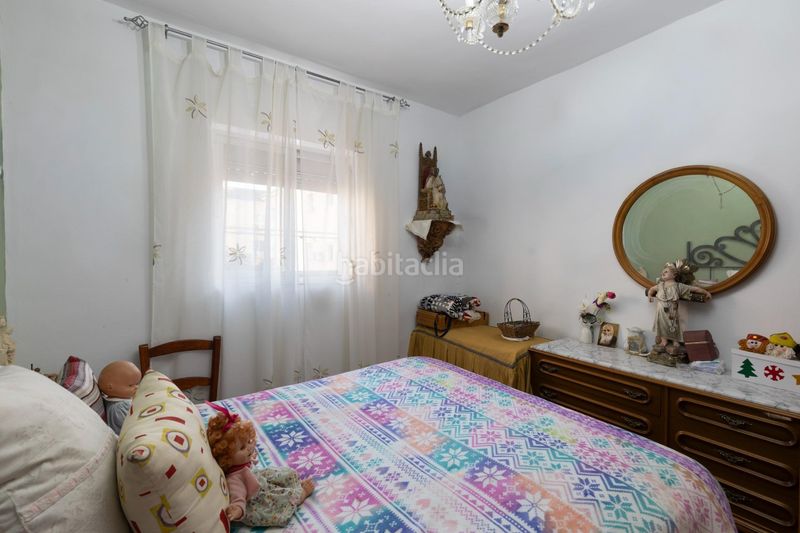 Foto cc0459fa-f6ab-43a7-9dcd-7af8b603b065. Piso en calle santa adela 3 se vende piso en el barrio zaidin en Granada