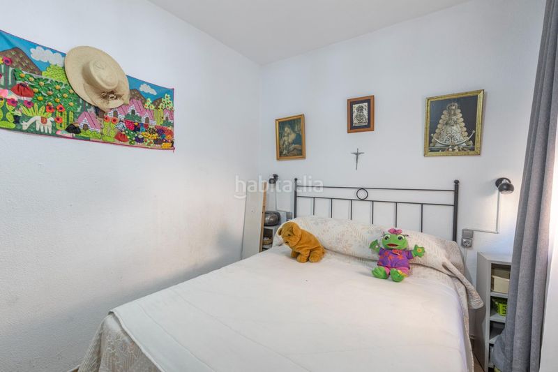Foto f2ed8c5b-4c63-47b7-a574-e669ad79a7b3. Piso en calle santa adela 3 se vende piso en el barrio zaidin en Granada