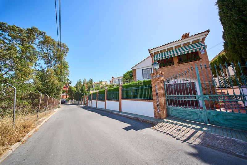 Foto f917169d-ff38-4047-88f5-6f6a4c922691. Chalet in calle borgoña 29 in Villa de Otura