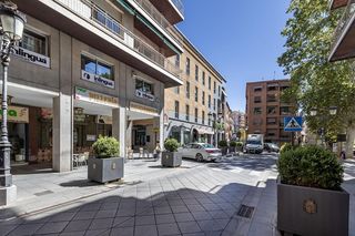 Local Comercial a Calle ángel ganivet 15. Se vende local de dos plantas en angel ganivet_granada centro