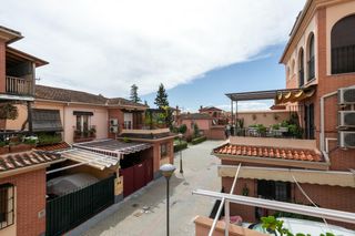 Casa adosada en Calle elisa soriano 24. Se vende fantastica casa adosada con 2 plazas de garaje y terraz