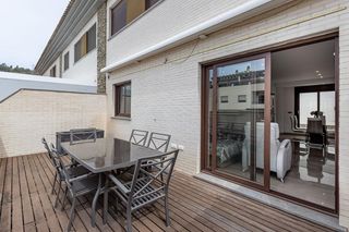 Casa adossada a Calle rauda 20. Se vende gran casa adosada en carretera de la sierra_granada