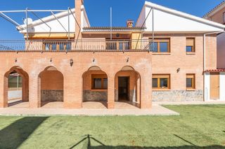 Haus in Calle pinos 74. Se vende dos casas independientes en una sola planta en monteluz