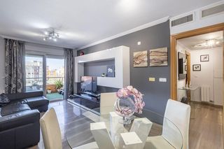 Pis a Calle recreativo de granada 23. Se vende magnifico piso  todo exterior en plaza los cármenes con