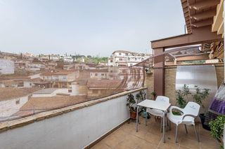Attique à Calle avila 16. Se vende fantastico ático con terraza + plaza de garaje + 2 tras