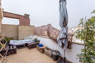 Penthouse in Calle avila 16. Se vende fantastico ático con terraza + plaza de garaje + 2 tras