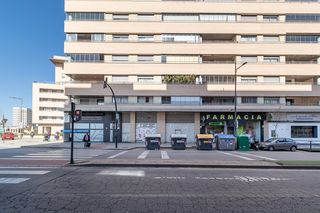 Local Comercial a Avenida de Dílar 106