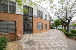 Pis  Paseo de colón 48. Se vende acogedor piso vpo con garaje y trastero en pleno centro