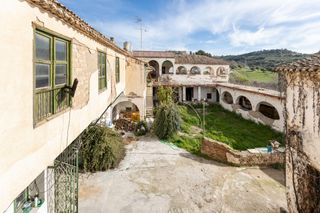 Terreny residencial  Calle real del fargue 2. Se vende molino del fargue de 2707,95m2, con alto potencial para