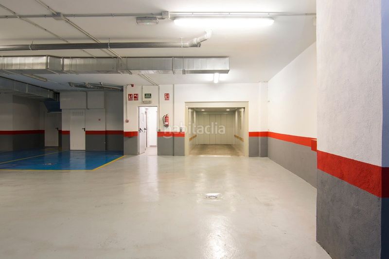 Foto ba43808a-d036-4ba7-9d88-eb0d1f35bd8d. Parking coche en calle recogidas 58 se vende garaje en recogidas_ centro en Granada