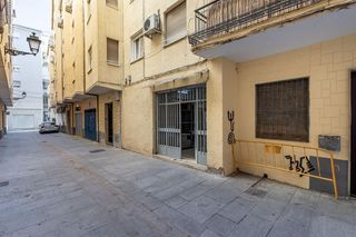 Geschäftsraum in Calle san miguel alta 20. Se vende 2 grandes locales en el centro de granada