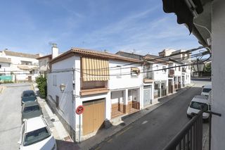 Casa adossada  Calle pensamiento 12. Se vende exclusiva casa adosada amueblada en la zubia_granada