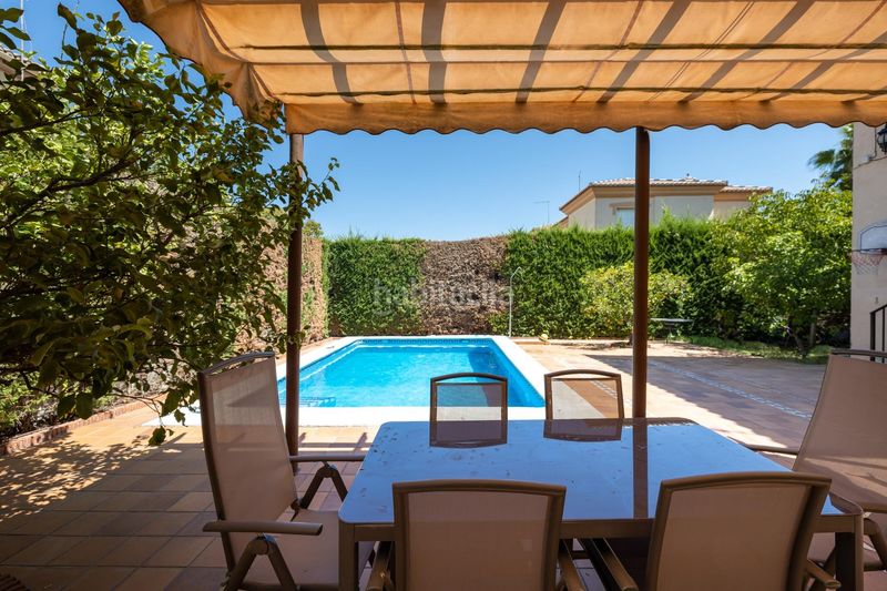 Foto 656946b1-3fd7-4b4e-b1e4-b3eb61ff70ca. Casa aparellada a calle cisne 20 a Belicena Vegas del Genil