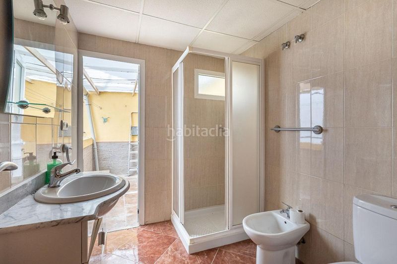 Foto 1ee7b055-a1de-4216-b1aa-df1458a67b8c. Piso en cuesta pañera 1 se vende primera planta de piso amueblado en pleno centro , junto a isabel la católica en Granada