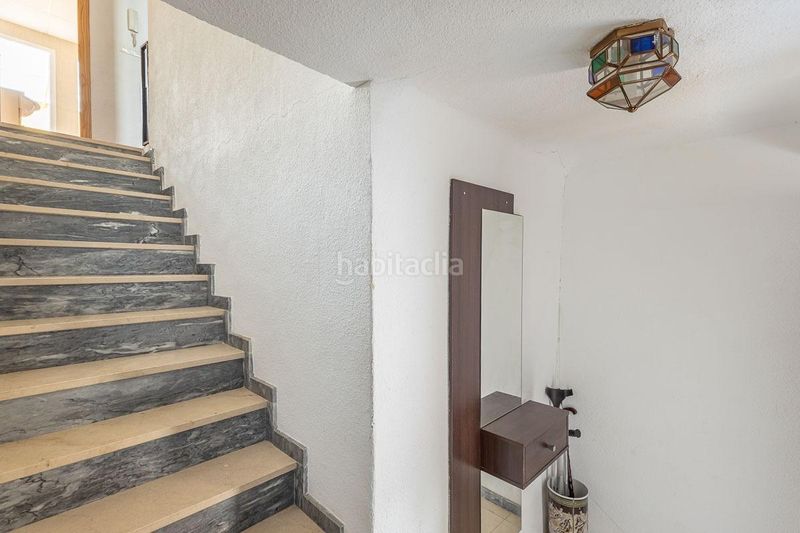 Foto 50b73c6f-76c6-45a8-8c8b-c61d65223e1a. Piso en cuesta pañera 1 se vende primera planta de piso amueblado en pleno centro , junto a isabel la católica en Granada