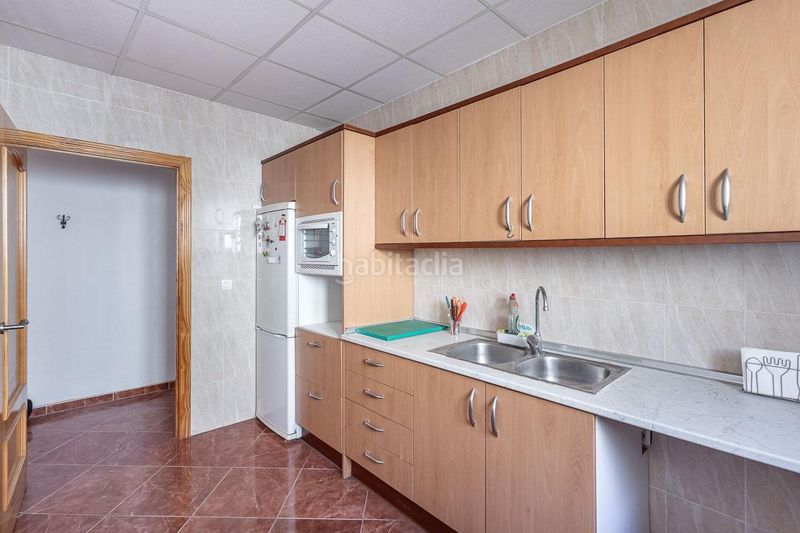 Foto 527c5c74-046c-42e4-8dfb-347c38b0e5cf. Piso en cuesta pañera 1 se vende primera planta de piso amueblado en pleno centro , junto a isabel la católica en Granada