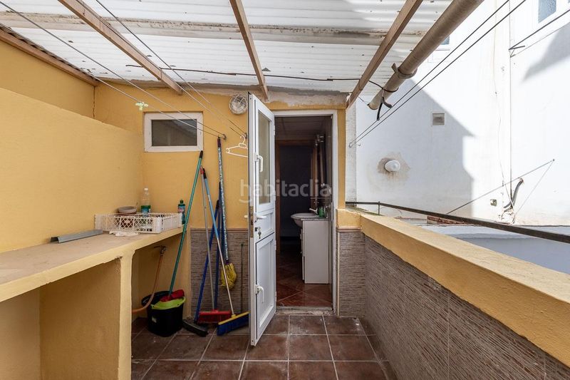 Foto 5ac6e316-5afa-4284-908b-dc01c0f0371d. Piso en cuesta pañera 1 se vende primera planta de piso amueblado en pleno centro , junto a isabel la católica en Granada