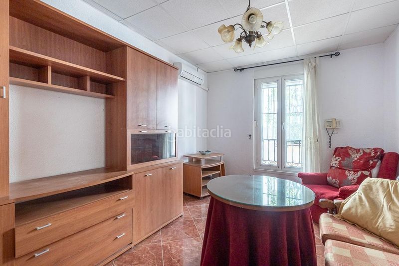 Foto 6e85ed45-7c9e-48c4-8cf5-c4da20fa1a0f. Piso en cuesta pañera 1 se vende primera planta de piso amueblado en pleno centro , junto a isabel la católica en Granada