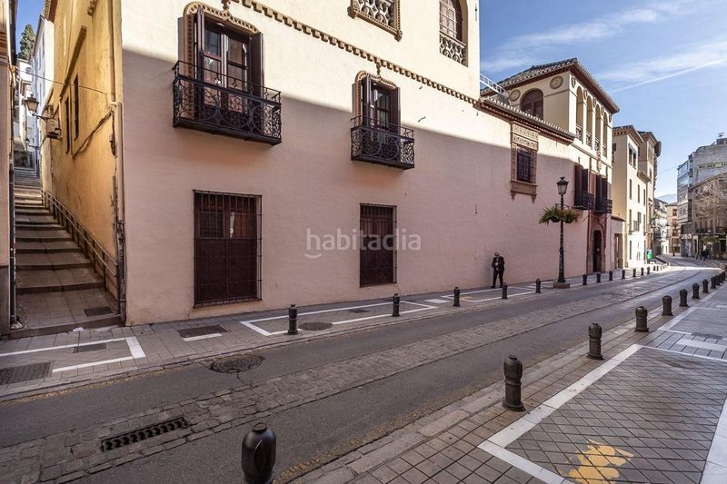 Foto 85238aff-9321-443a-9b51-4cf8ef6b94be. Piso en cuesta pañera 1 se vende primera planta de piso amueblado en pleno centro , junto a isabel la católica en Granada