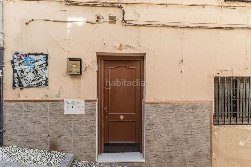 Foto 8ee61feb-8b01-4495-a15e-a4941a762d6c. Piso en cuesta pañera 1 se vende primera planta de piso amueblado en pleno centro , junto a isabel la católica en Granada