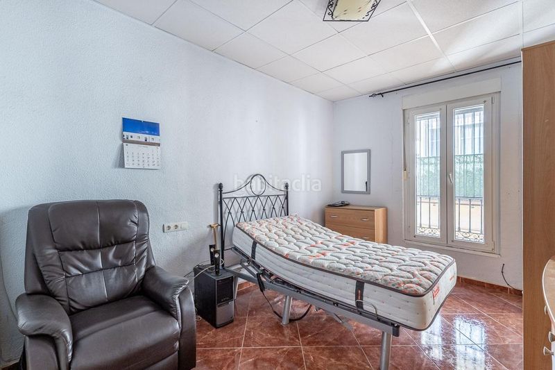 Foto a24072dc-cd62-43b8-b887-b17abc514ae0. Piso en cuesta pañera 1 se vende primera planta de piso amueblado en pleno centro , junto a isabel la católica en Granada