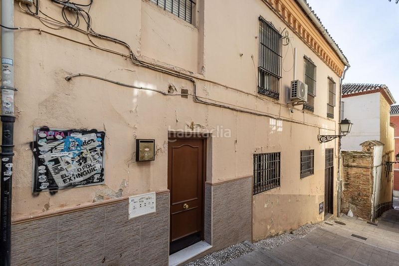 Foto b13309f9-1e50-48ce-92a2-42ffcccb73ef. Piso en cuesta pañera 1 se vende primera planta de piso amueblado en pleno centro , junto a isabel la católica en Granada
