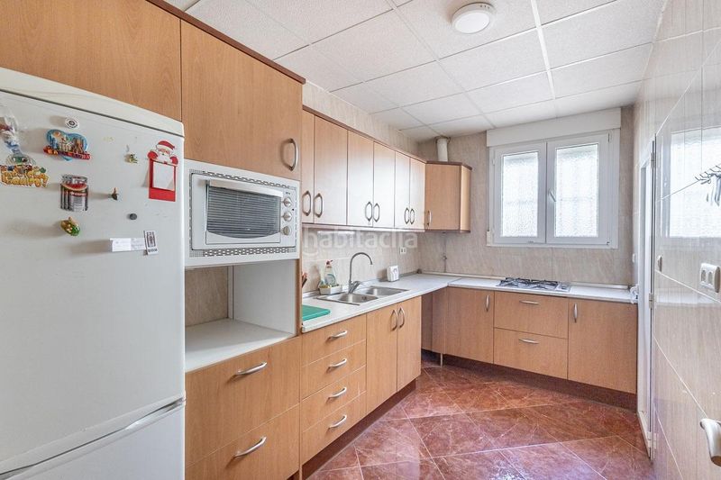 Foto f0412ddb-d1e2-495f-9293-51daee002b3e. Piso en cuesta pañera 1 se vende primera planta de piso amueblado en pleno centro , junto a isabel la católica en Granada