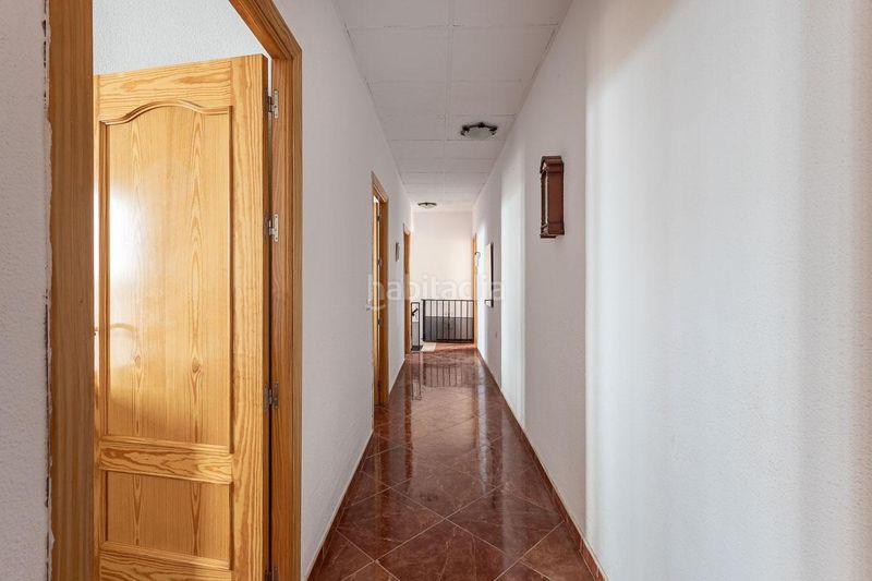 Foto f6a078a0-1b7d-46b8-9976-520ac2f8deb1. Piso en cuesta pañera 1 se vende primera planta de piso amueblado en pleno centro , junto a isabel la católica en Granada