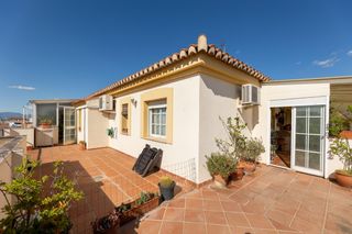 Penthouse in Calle san ramón 88. ?se vende  ático en churriana de la vega — luminoso, soleado y c