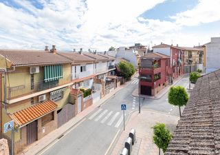 Casa in Calle alicante 18. Se vende casa en excelente zona de armilla con terraza en granad