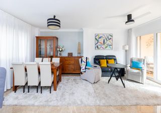 Doppelhaus in Calle los rosales 4. ¡se vende espectacular casa pareada y reformada "top" con jardín