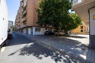 Local Comercial a Calle Abderrahman 11
