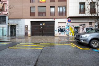 Car parking in Calle juan de ávila segovia 1. Se vende fantastica plaza de garaje para coche grande en el edif