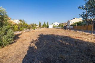 Residential Plot  Avenida madrid 12. Se vende parcela para vivienda independiente o pareada en huetho